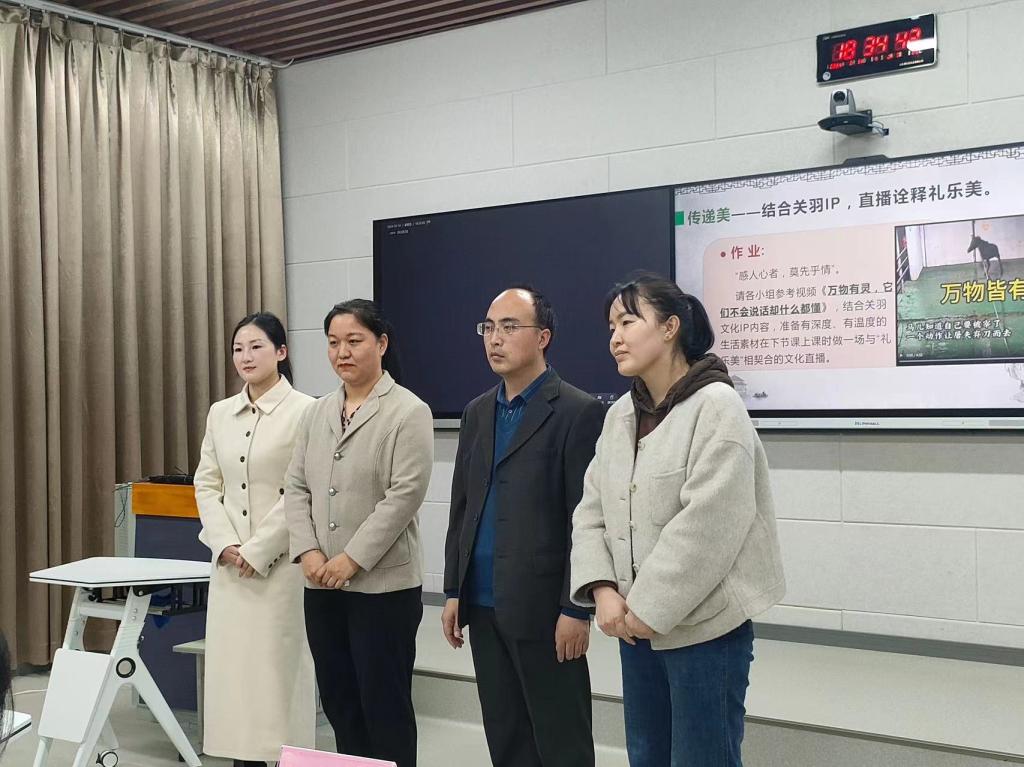 一群穿着西装的人站在房间里描述已自动生成