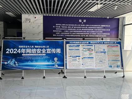 建筑外的蓝色招牌 中度可信度描述已自动生成